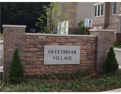 119 Sweetbriar Village T unit 119, Mount Washington, PA 15211 - photo 1