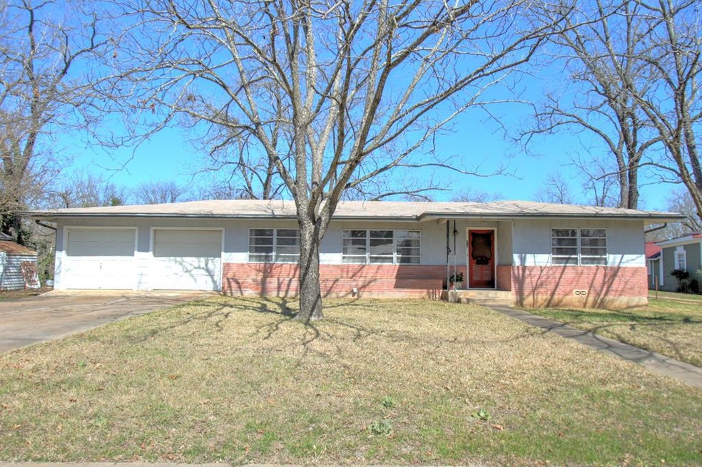 210 W Morse St, Fredericksburg, TX 78624 - photo 1