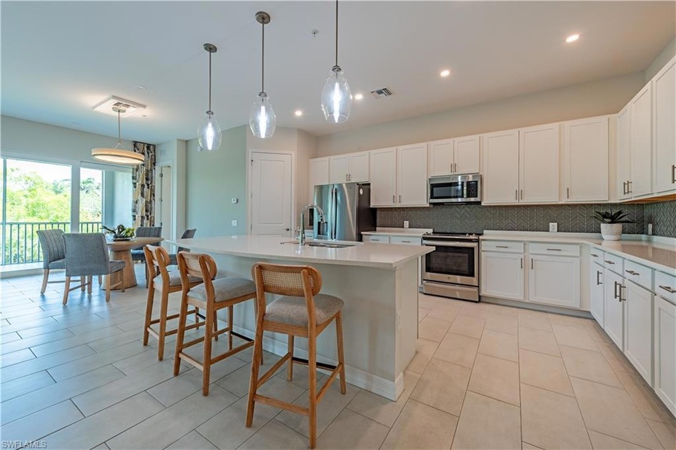 Kitchen with stainless steel appliances, light til