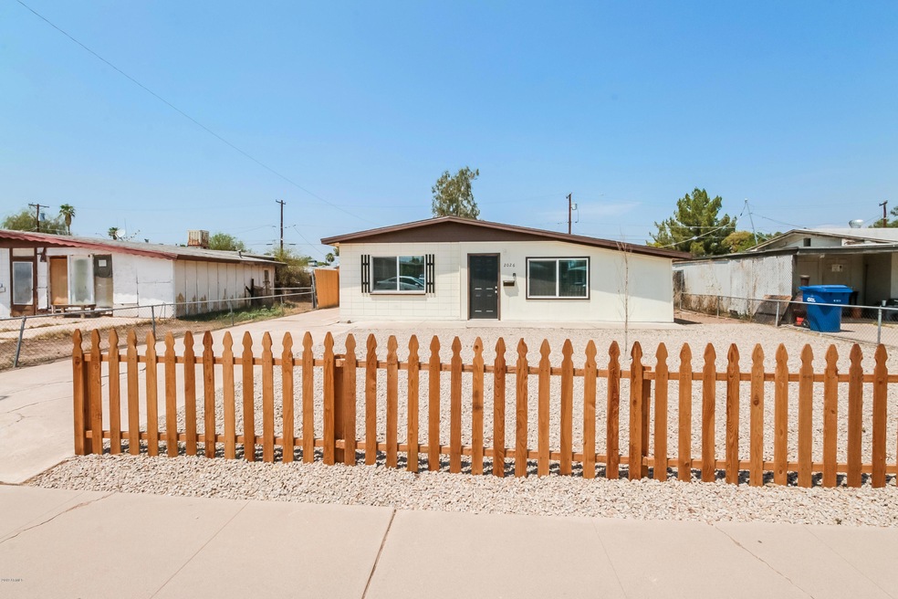 000-photo-front-view-6107375