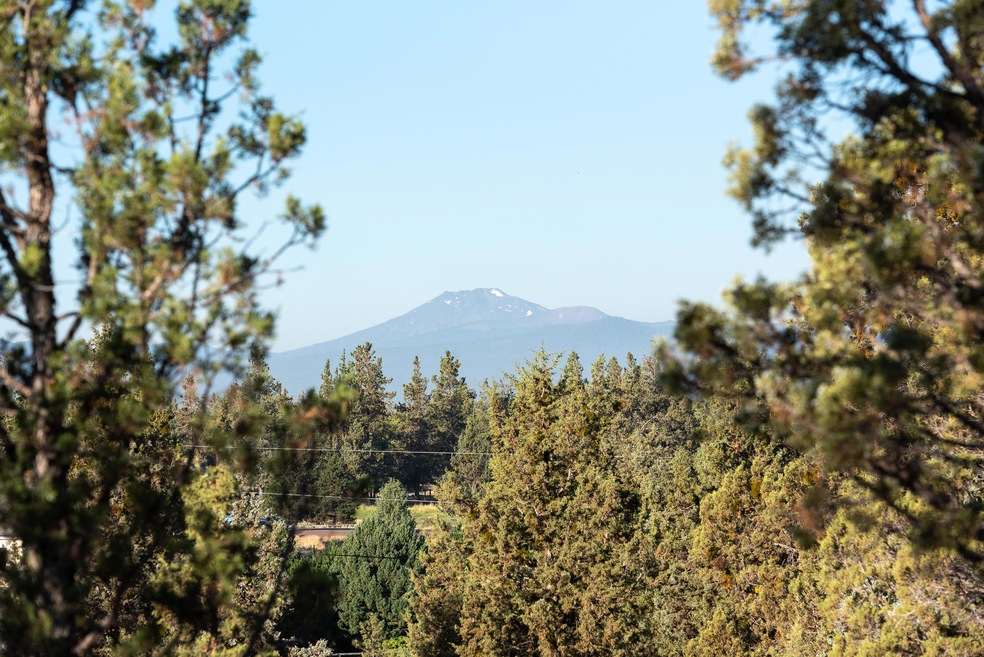 Old Bend Redmond_Mtns-3