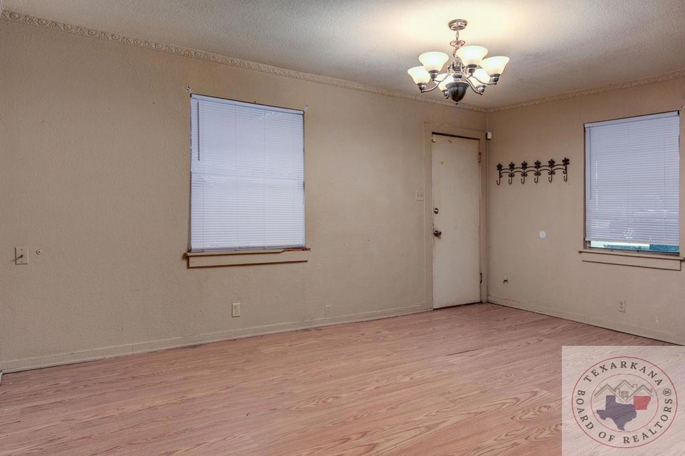 4004 Wood St, Texarkana, TX 75503 - photo 1