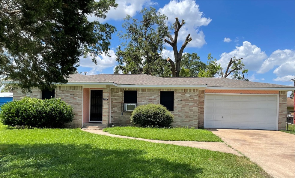 8505 Shady Dr, Houston, TX 77016 - photo 1