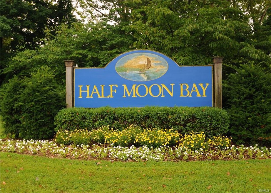 705 Half Moon Bay Dr, Croton-On-hudson, NY 10520 - photo 1