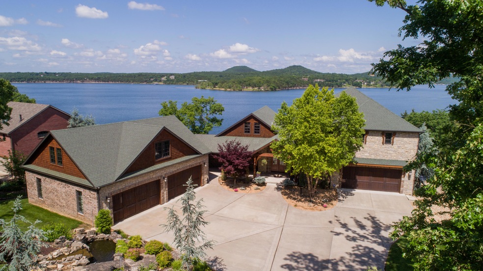 Lakefront lodge home