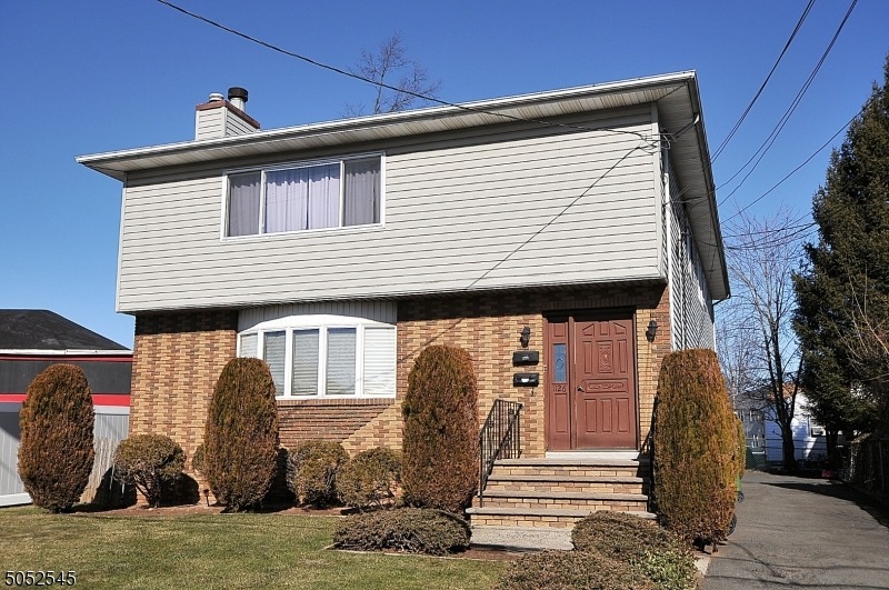 1126 Wheatsheaf Rd, Linden, NJ 07036 - photo 1