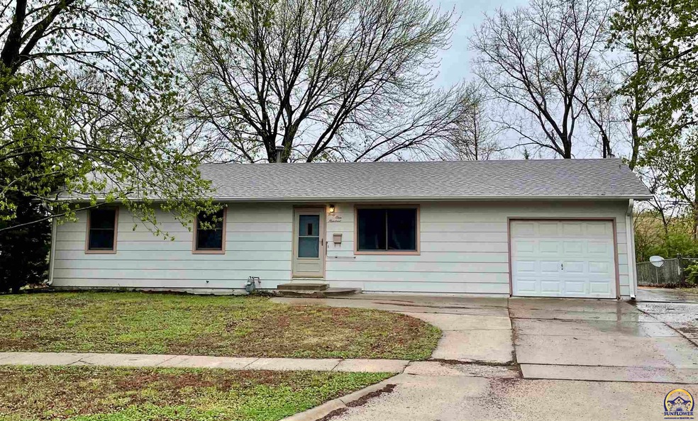 4100 SW 33rd Terrace, Topeka, KS 66614 - photo 1