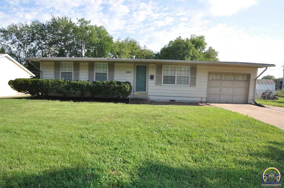 4301 SW 34th St, Topeka, KS 66614 - photo 1