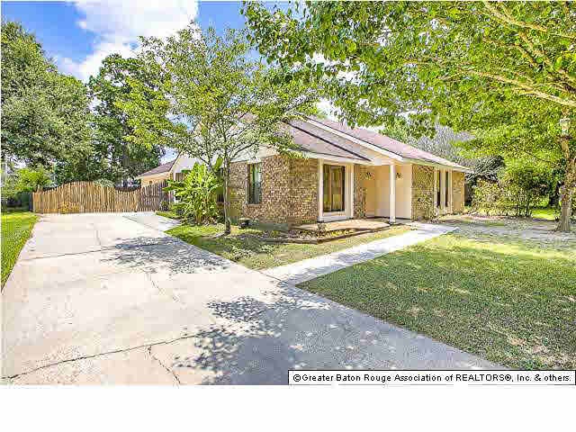 Great house is one of the most convenient location