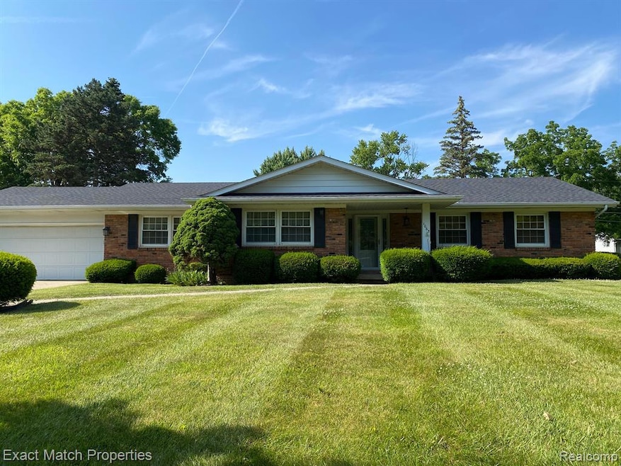 1063 Kennebec Rd, Grand Blanc, MI 48439 - photo 1