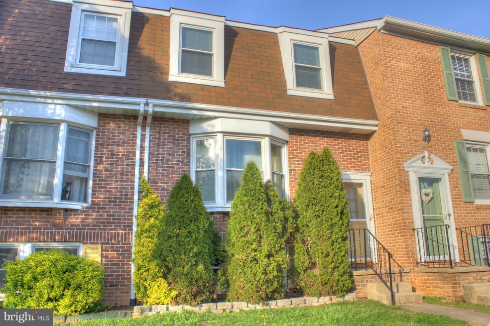 5811 Richardson Mews Square, Halethorpe, MD 21227 - photo 1