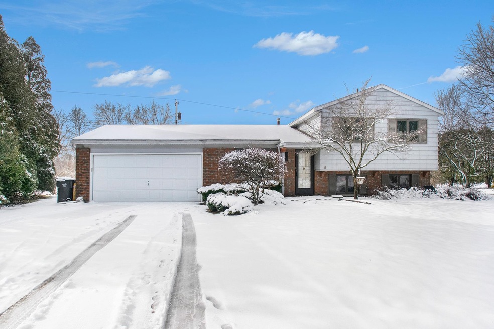 9 Meadow Ln, Nappanee, IN 46550 - photo 1