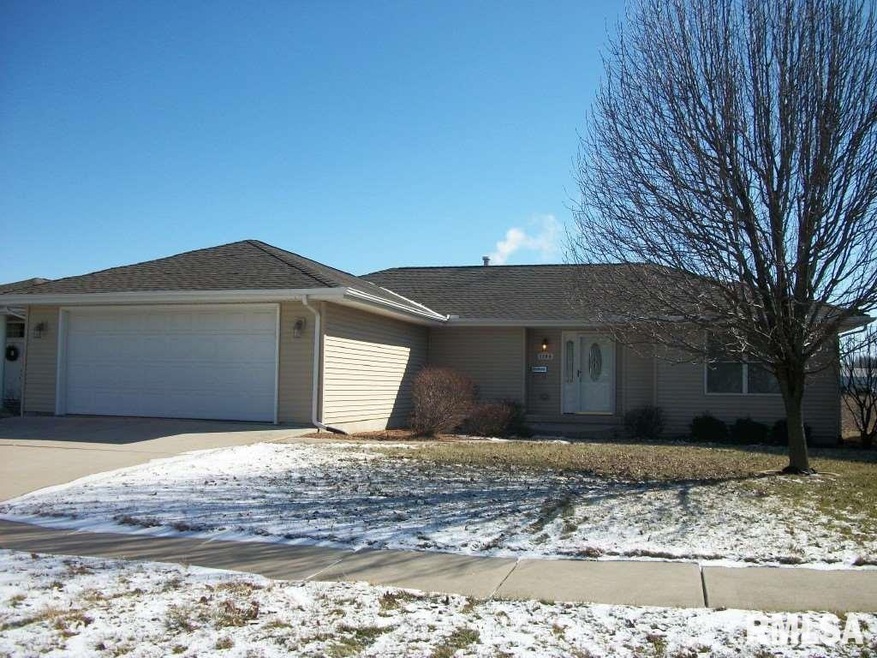 1104 N Sherman St, Lincoln, IL 62656 - photo 1