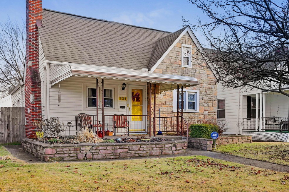 724 Chestershire Rd, Columbus, OH 43204 - photo 1
