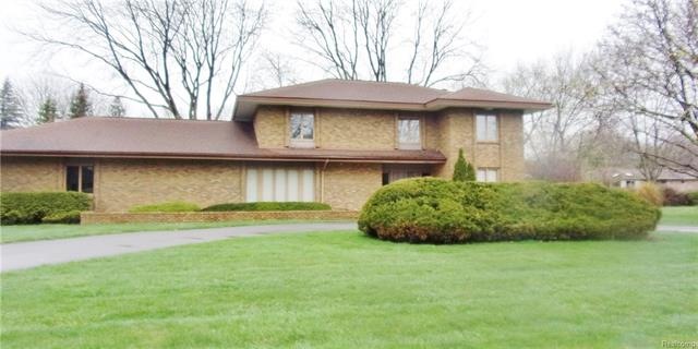 1181 Woodkrest Dr, Flint, MI 48532 - photo 1