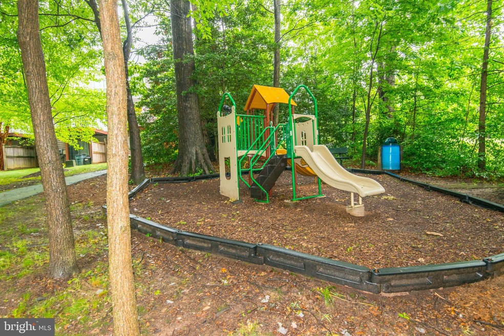 1211 Heritage Commons Ct, Reston, VA 20194 - photo 1