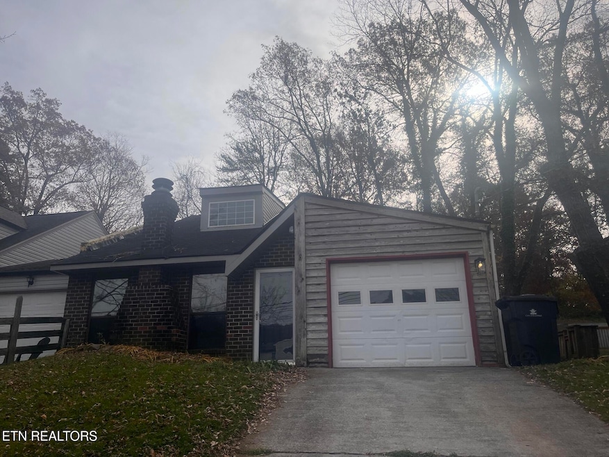 7666 Chatham Cir NW, Knoxville, TN 37909 - photo 1