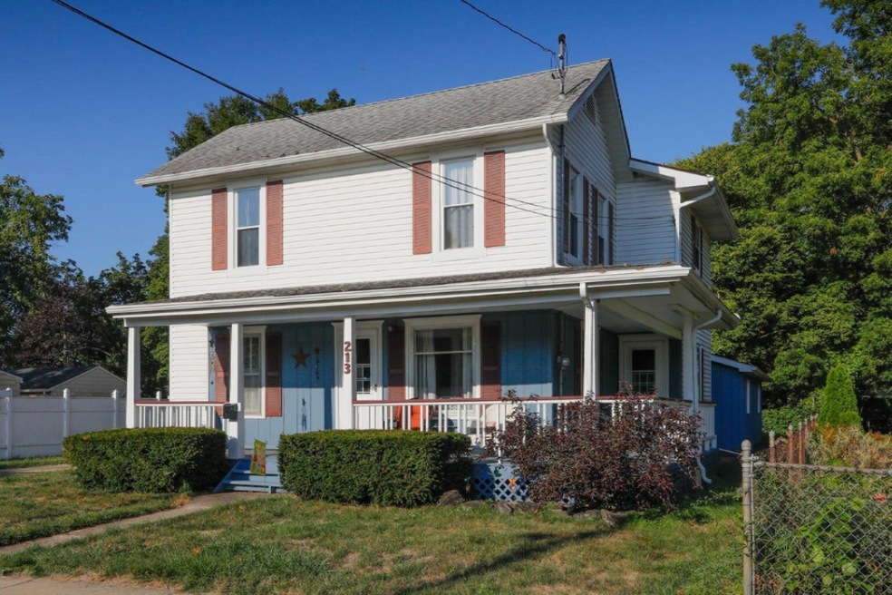 213 S Douglas TR