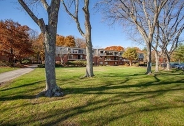 573 Broad St unit 221, East Weymouth, MA 02189 - photo 1