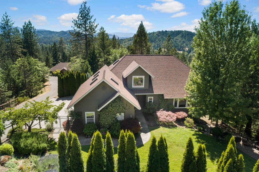 766 Rhonda Dr, Grants Pass, OR 97527 - photo 1