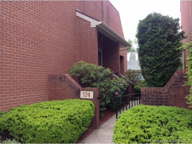 Welcome to 124 Promenade, an end unit with its pri