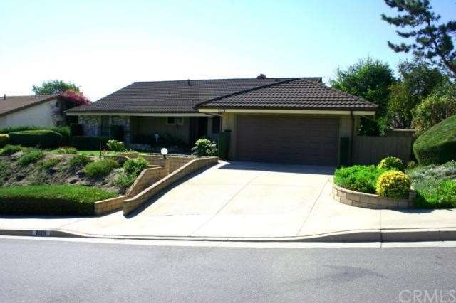 NICE CURB APPEAL - SITS ABOVE THE STREET FOR PRIVA