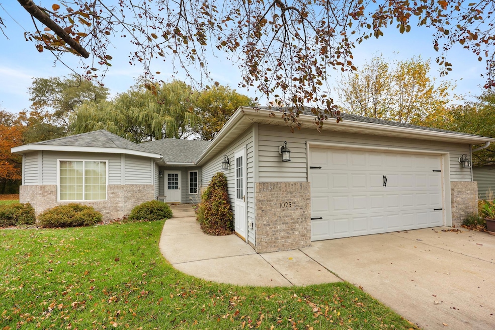 1025 Diamond Willow Cir, Waite Park, MN 56387 - photo 1