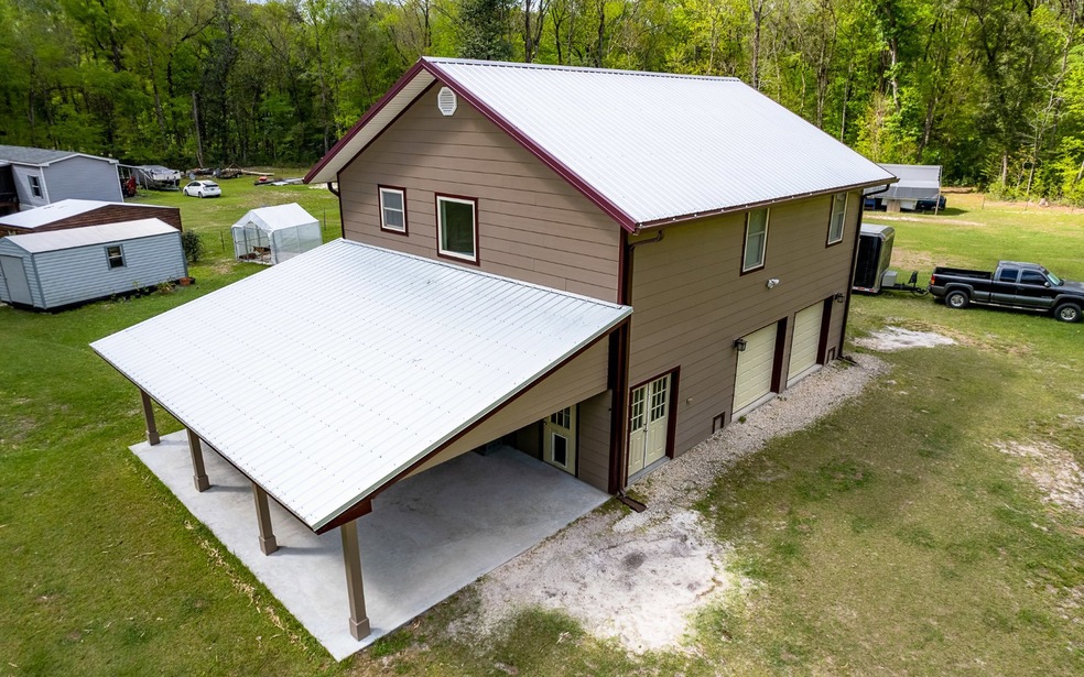 997 SW Santa fe Dr, Fort White, FL 32038 - photo 1