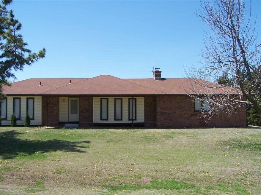 Family Room, Game Room on 1.20 Acres.  All Electri