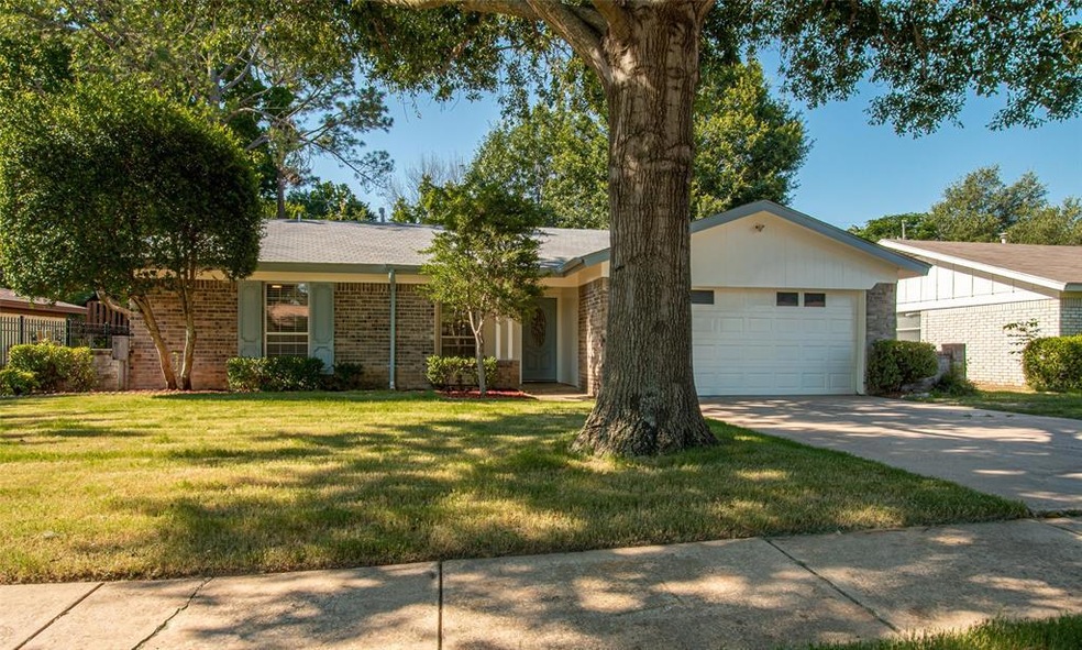 2000 Knoxville Dr, Bedford, TX 76022 - photo 1