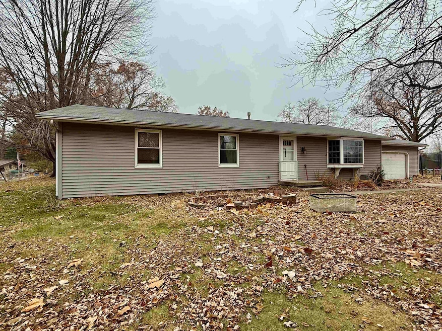 11830 N Acorn Dr, Syracuse, IN 46567 - photo 1