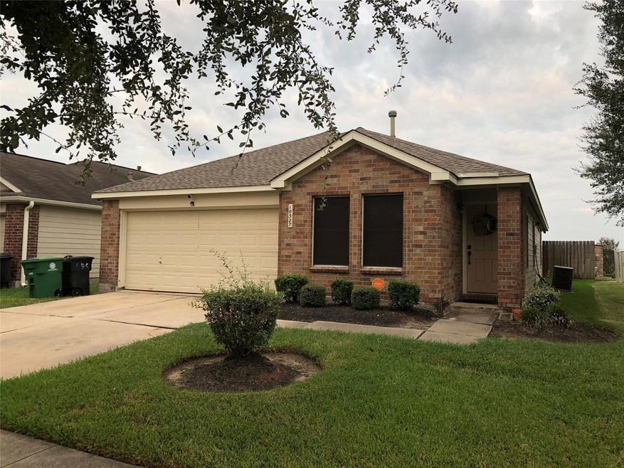 10327 Kinsdale Crossing Ln, Houston, TX 77075 - photo 1