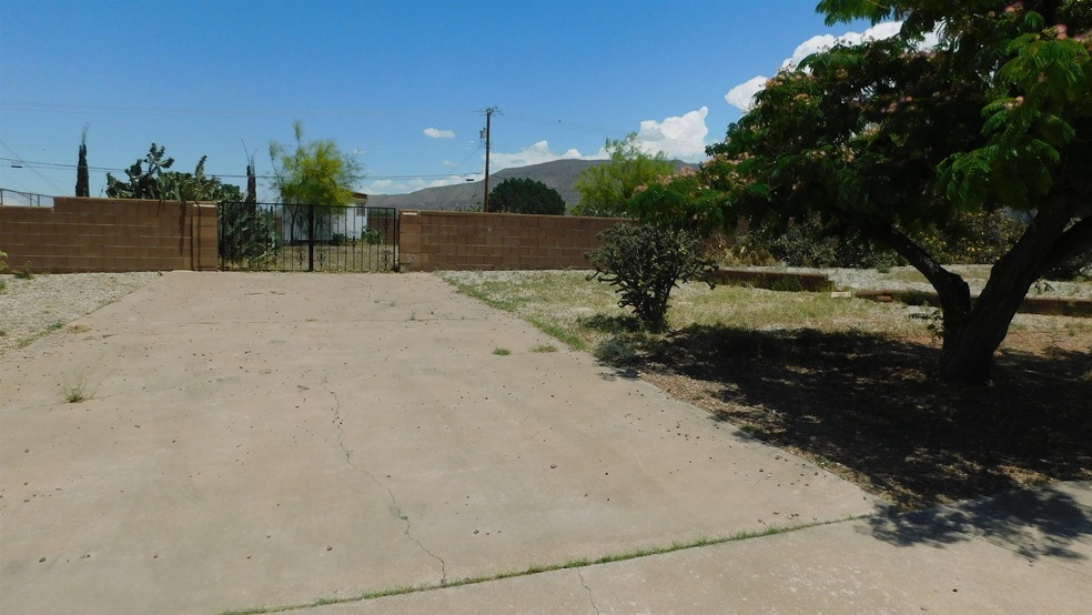 2505 Eastridge Dr unit 3, Alamogordo, NM 88310 - photo 1