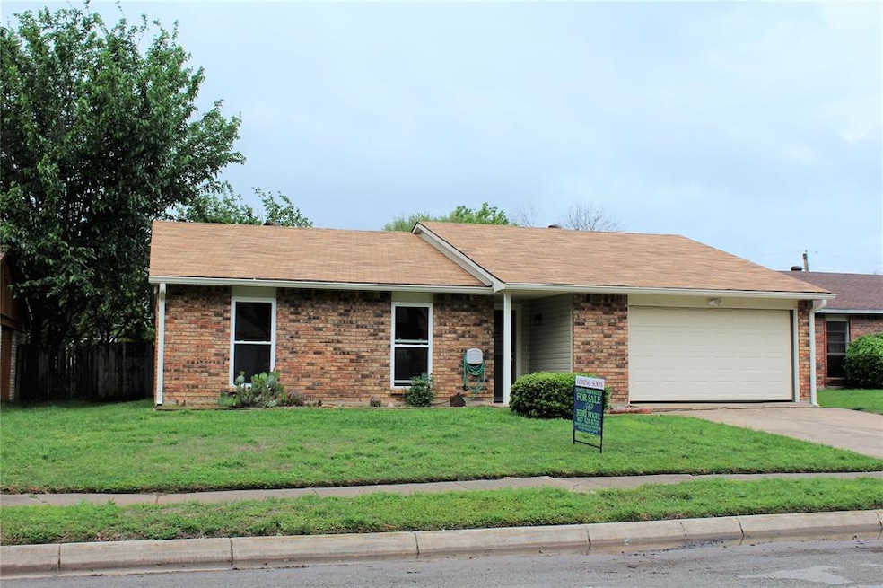 7413 Tunbridge Dr, North Richland Hills, TX 76182 - photo 1