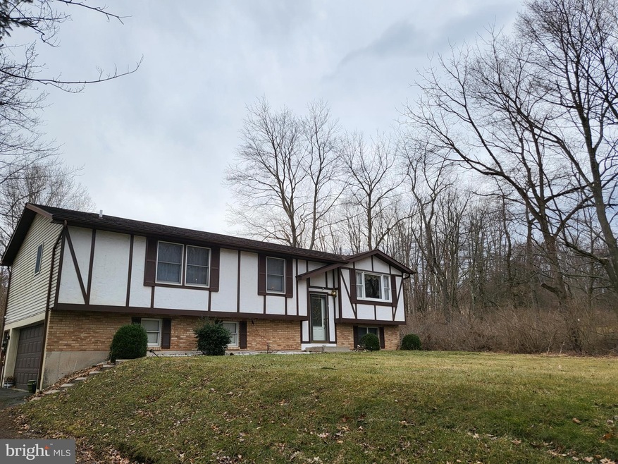 89 Lincoln Dr, Tamaqua, PA 18252 - photo 1