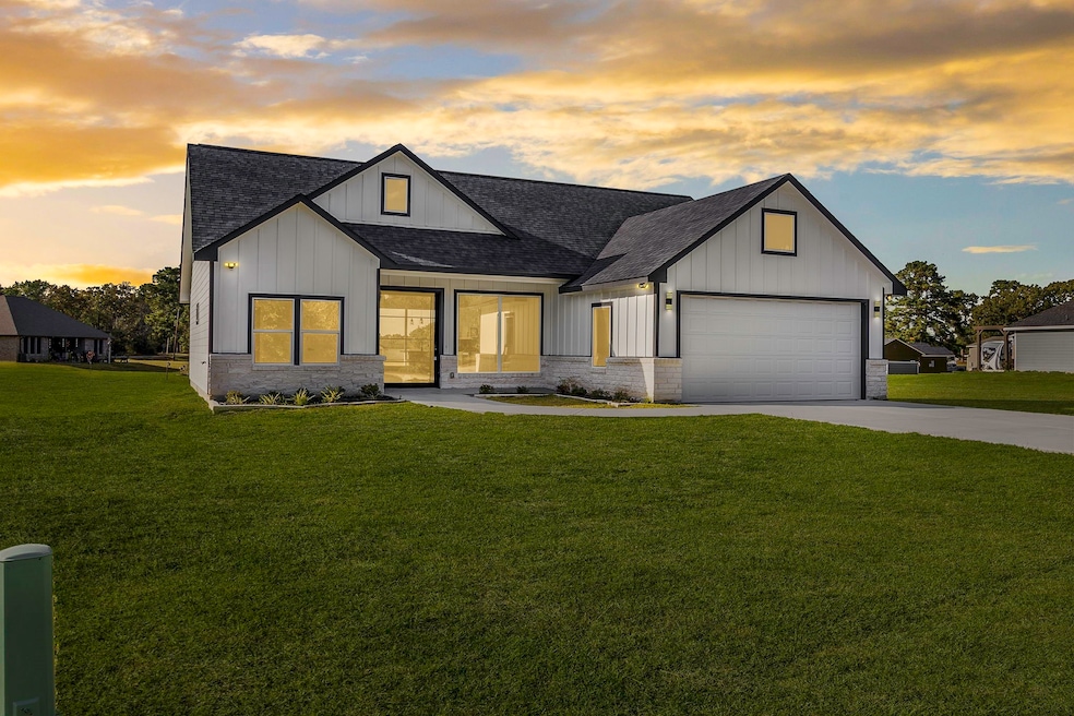 42 Meadow Lake Dr, Trinity, TX 75862 - photo 1