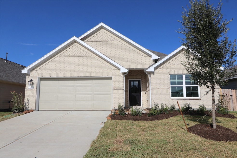 1206 Cavalry Junction Dr, Alvin, TX 77511 - photo 1