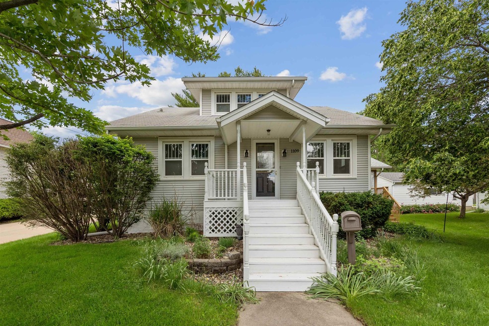 1109 W 3rd St, Cedar Falls, IA 50613 - photo 1