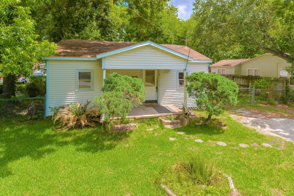 1302 Betsy Ross St, Alvin, TX 77511 - photo 1