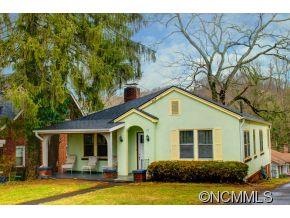 KenilworthCute Stucco Cottage