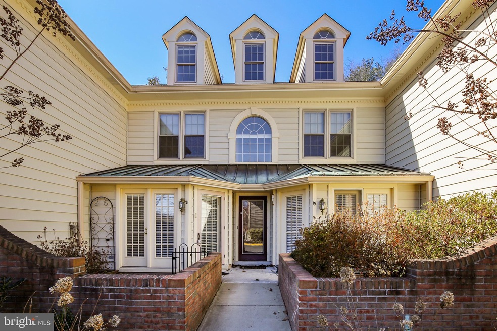 21 Luxberry Ct, Rockville, MD 20852 - photo 1