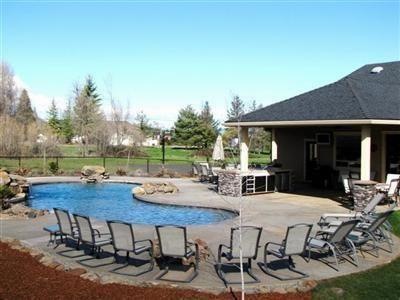 899 Old Stage Rd, Central Point, OR 97502 - photo 1