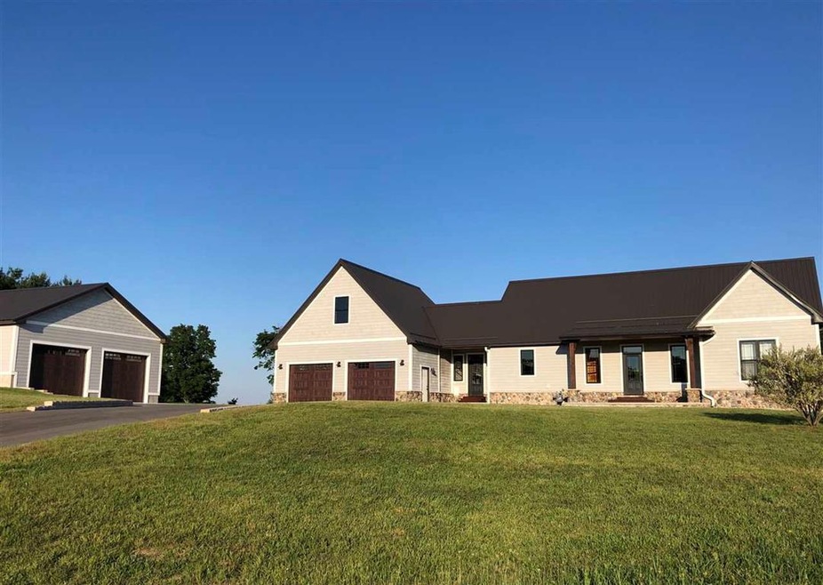 8207 Mulberry Ln, Charlevoix, MI 49720 - photo 1