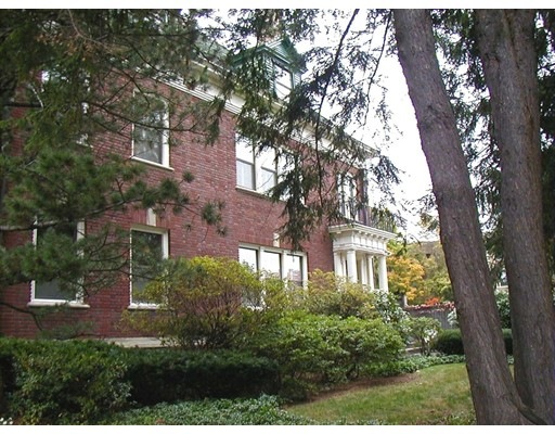 104 Babcock St unit 4, Brookline, MA 02446 - photo 1