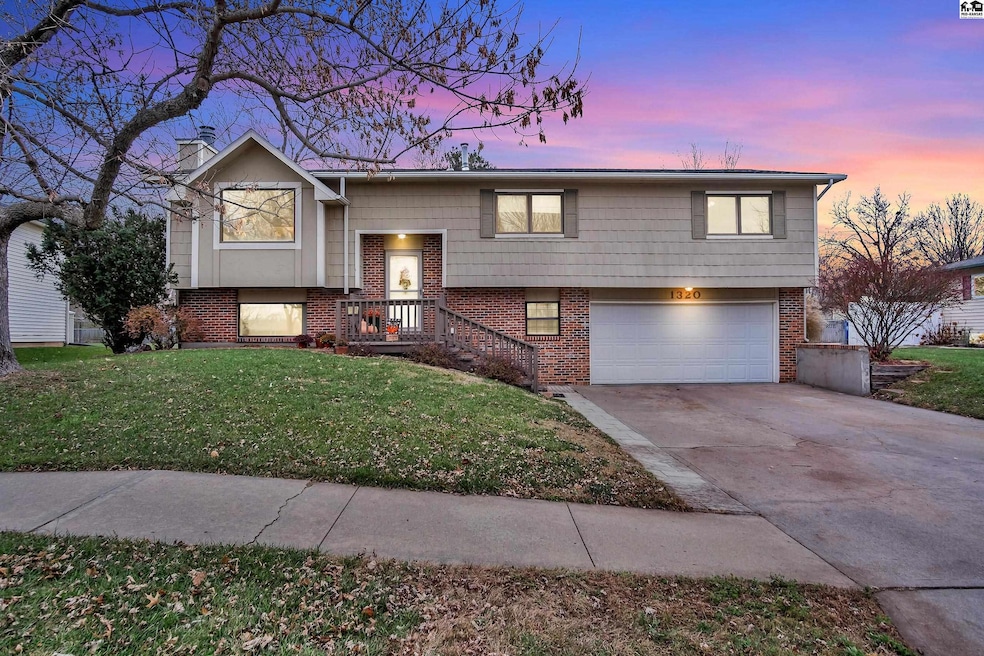 1320 Northglen St, McPherson, KS 67460 - photo 1