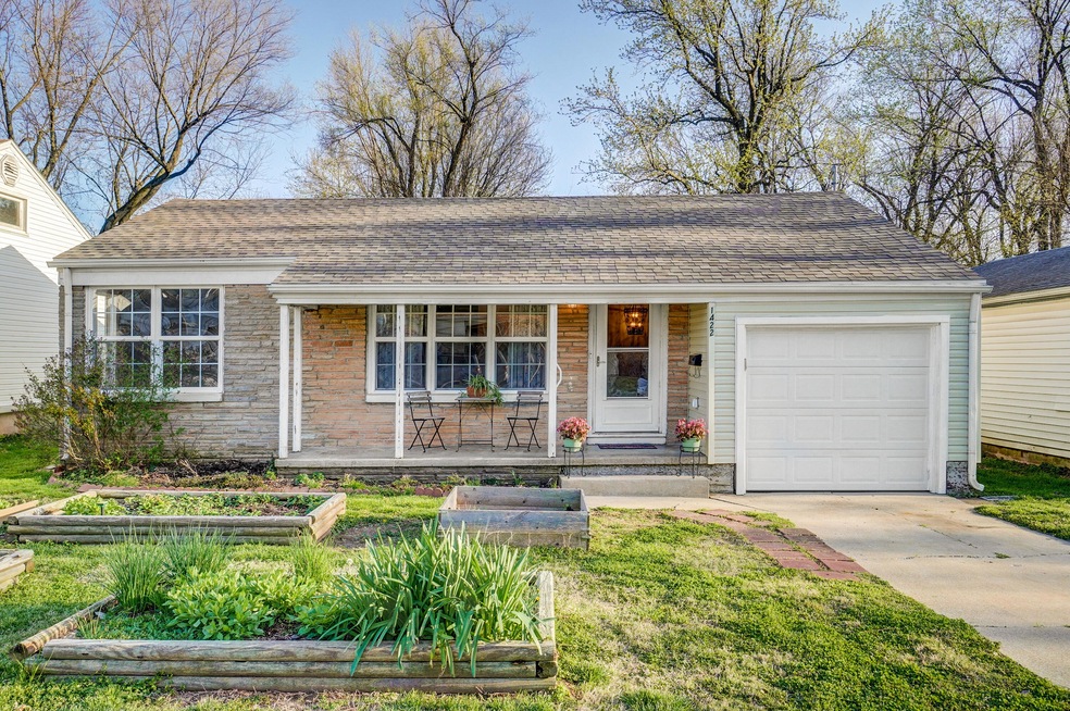1422 E Locust St-1