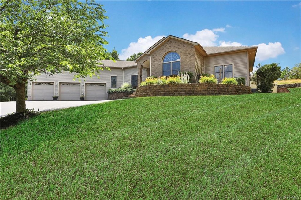 19 Rue de Vin Dr, Marlboro, NY 12542 - photo 1