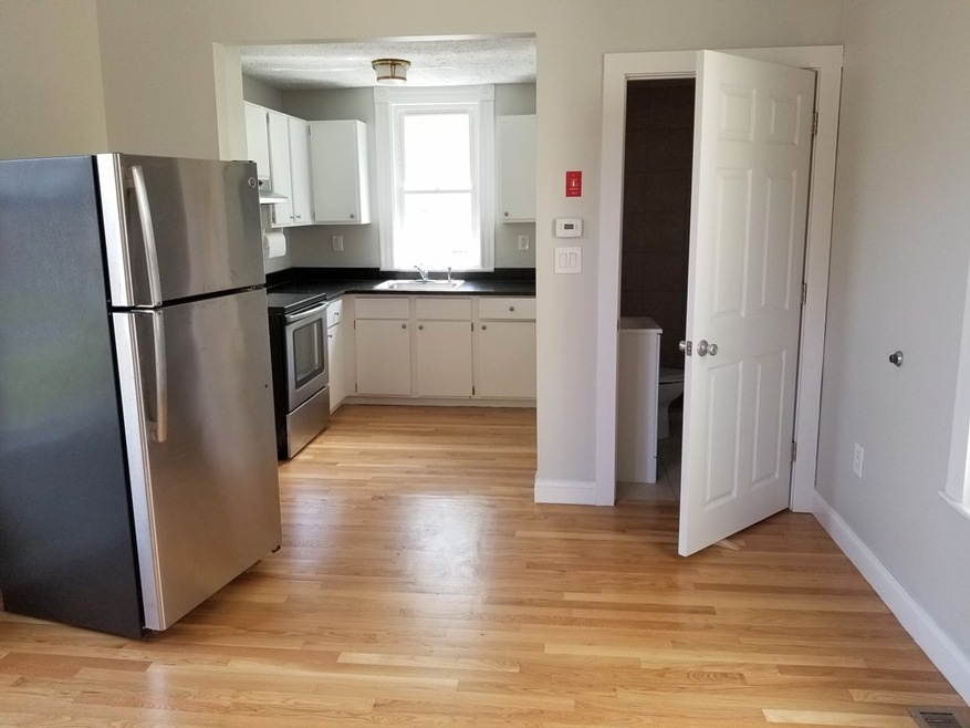 283 Market St unit 2, Rockland, MA 02370 - photo 1