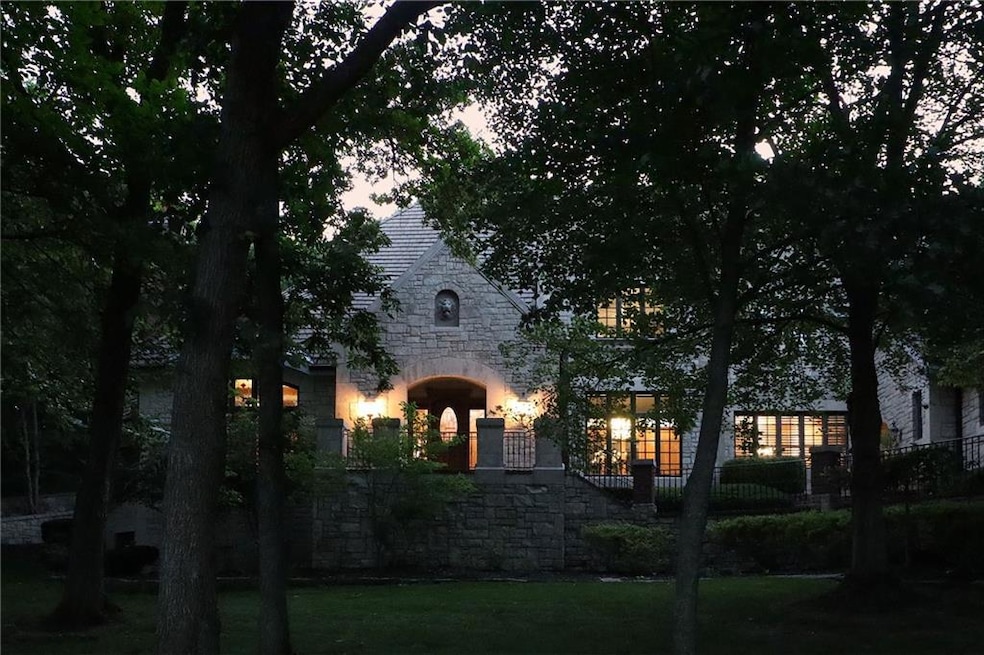 For Sale $3,285,000 • Co-Listing Agent