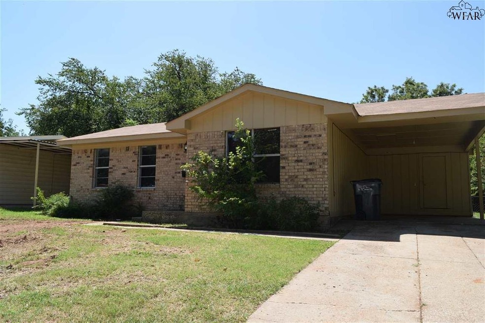 1303 Harvey Dr, Wichita Falls, TX 76302 - photo 1